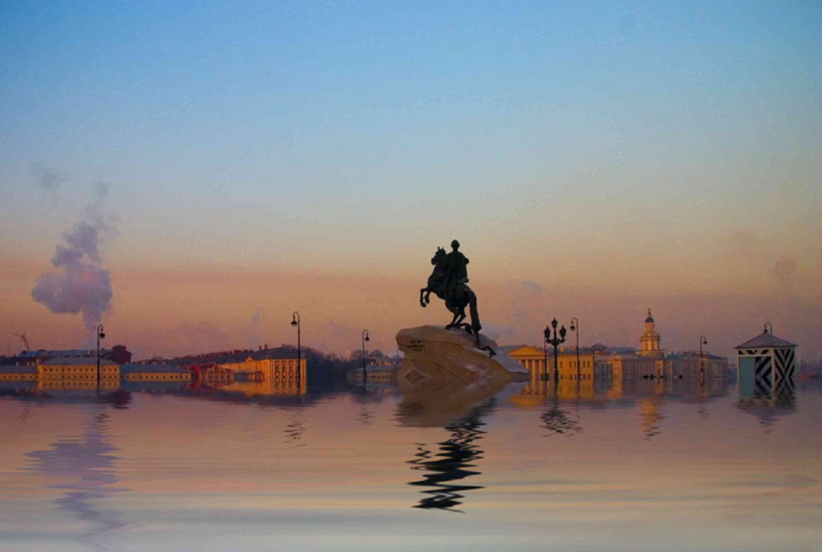 Наводнение в СПБ медный всадник. Медный всадник набережная Санкт-Петербурга. Санкт-Петербург нагонное наводнение медный всадник. Медный всадник Нева наводнение.