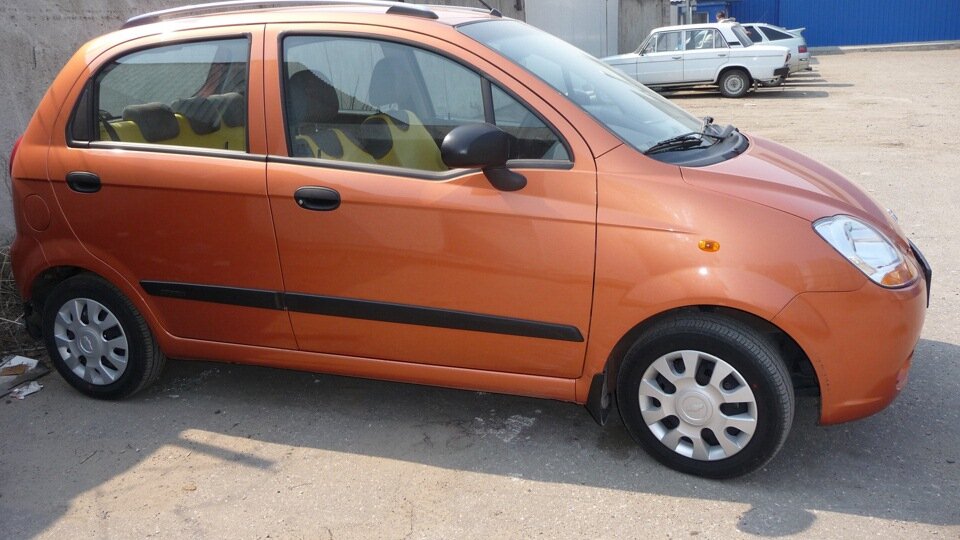 Шевроле Спарк. 2007 года рождения. Цвет - оранжевый металлик.
