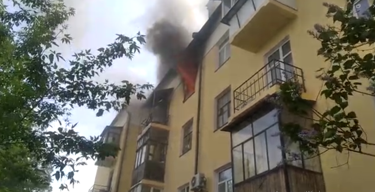    Центр Оренбурга оцеплен из-за сильного пожара в жилом доме на М.Горького Белов Михаил Александрович