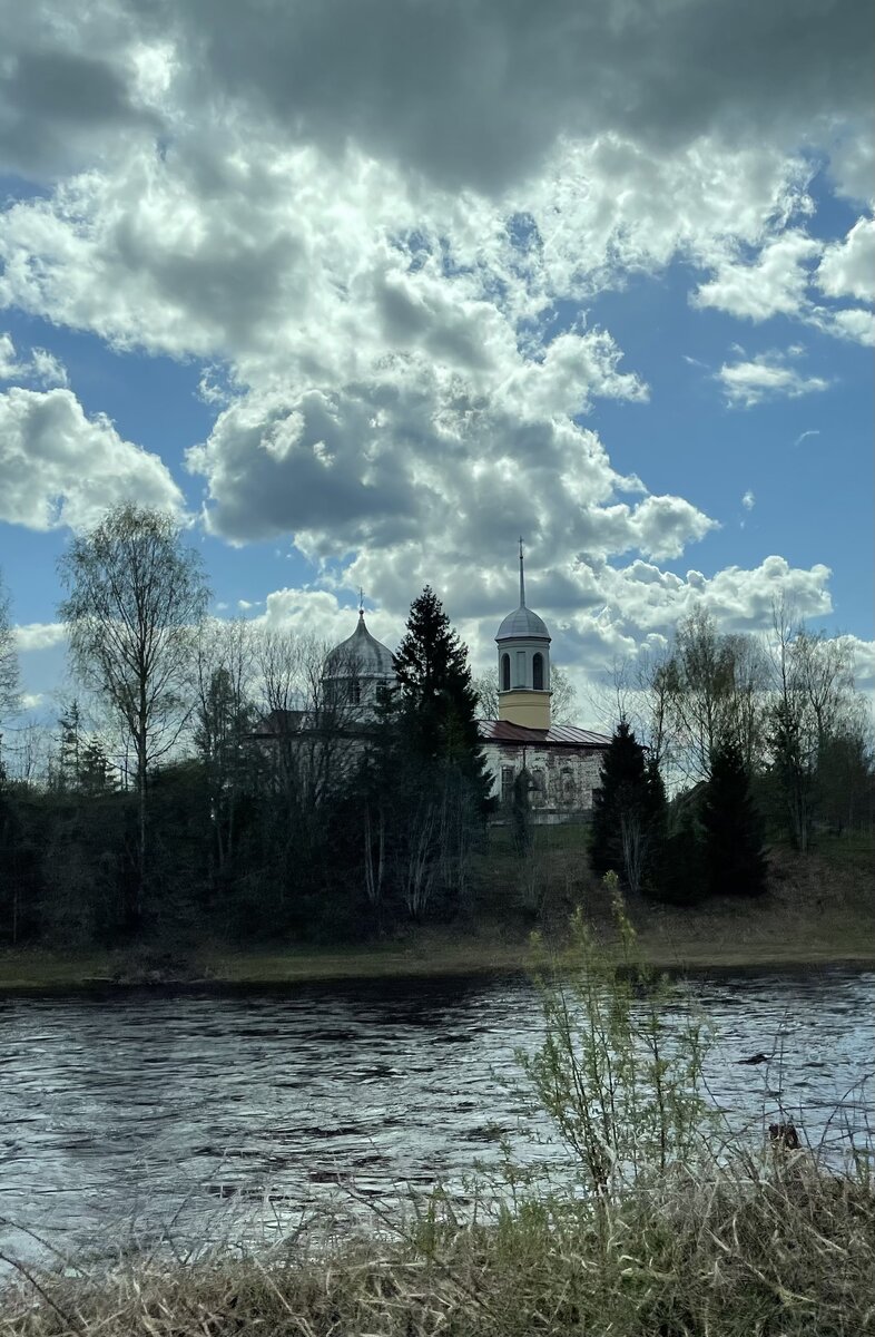 Церковь Флора и Лавра в селе Великий Порог.