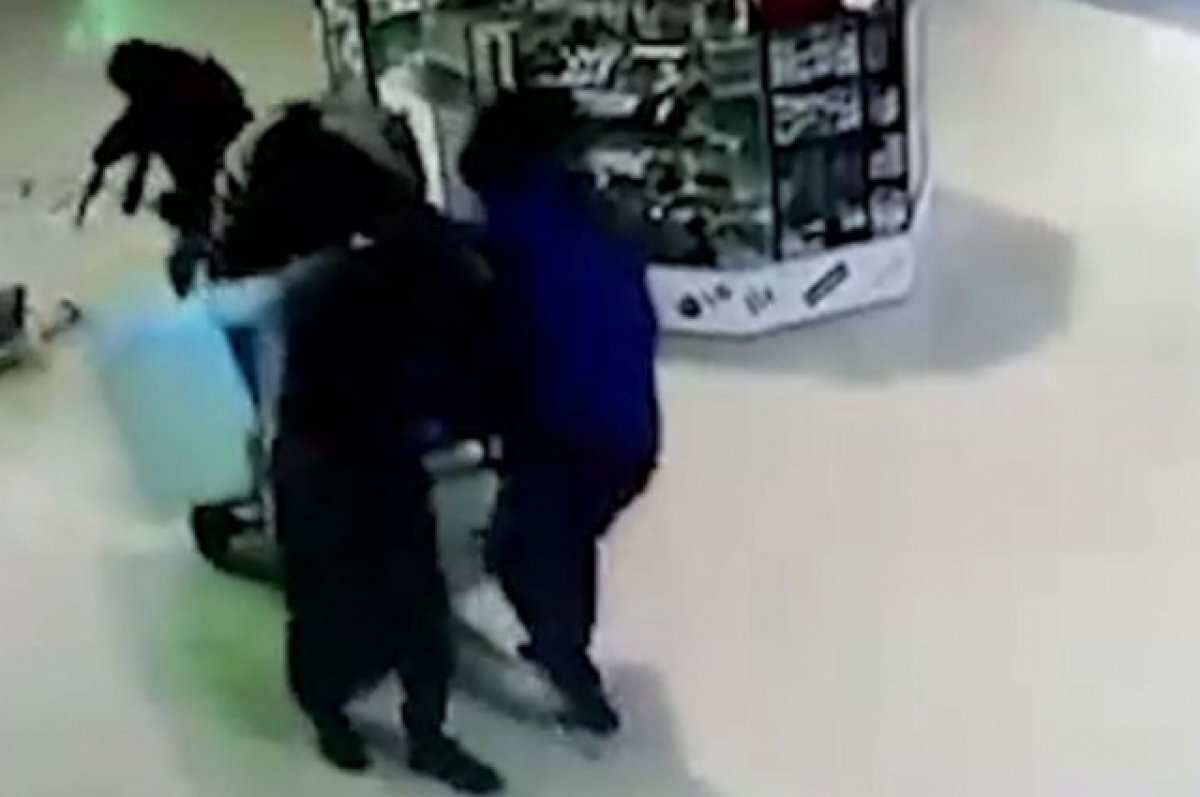    На дерзких похитителей банкомата из тамбовского ТЦ завели уголовное дело