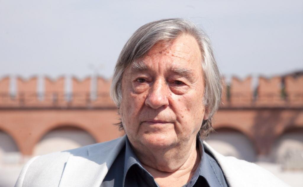 Александр Проханов. Советский и российский писатель, журналист, прозаик, сценарист, общественный и политический деятель. Член секретариата Союза писателей России. Главный редактор газеты «Завтра». Лауреат премии Ленинского комсомола.  Википедия.Яндекс картинки.