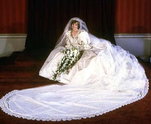 Баба на чайник в плюще? Нет, принцесса.