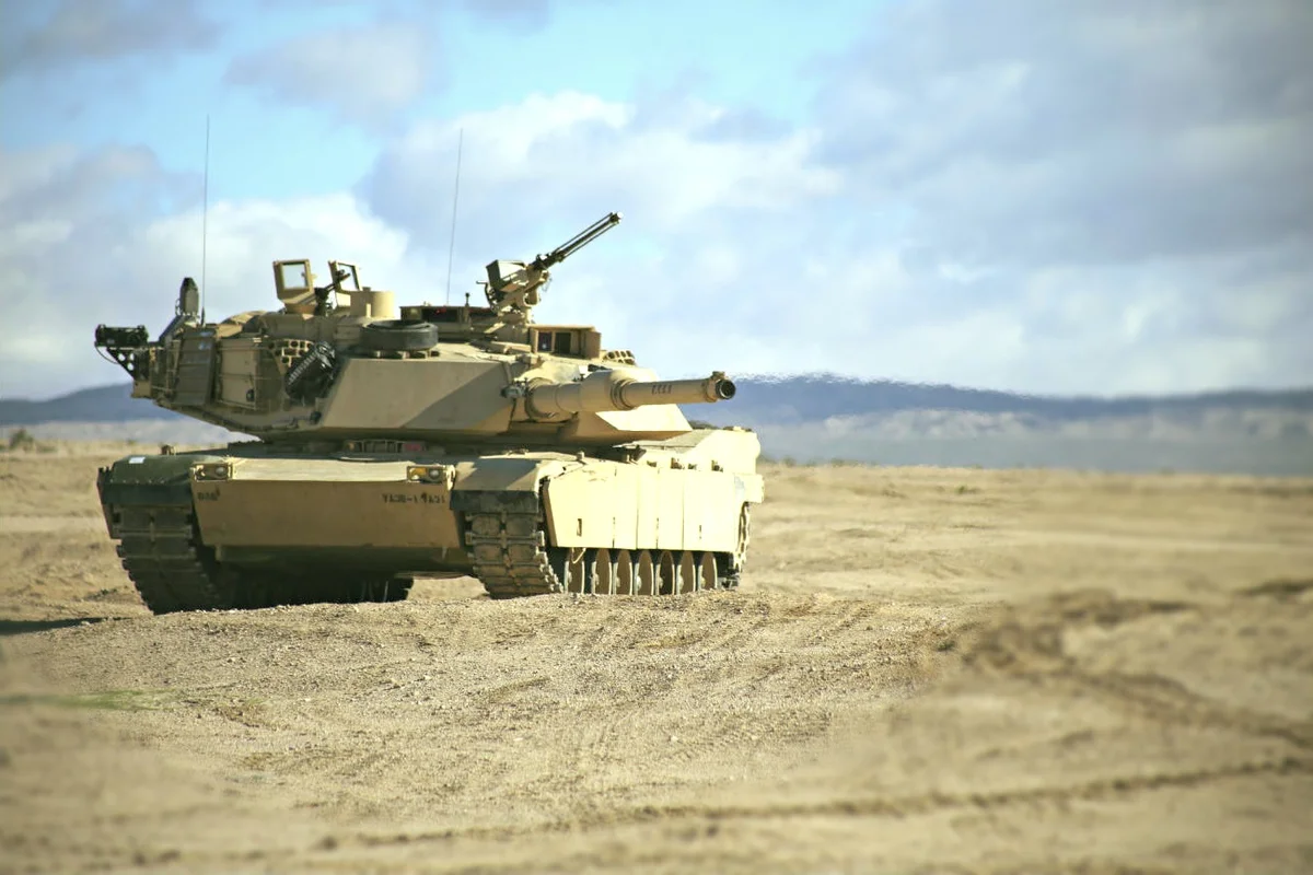 Сколько абрамсов. Абрамс м1а2. Танк m1 Abrams. Танк Абрамс м1а2. M1 Abrams MBT.