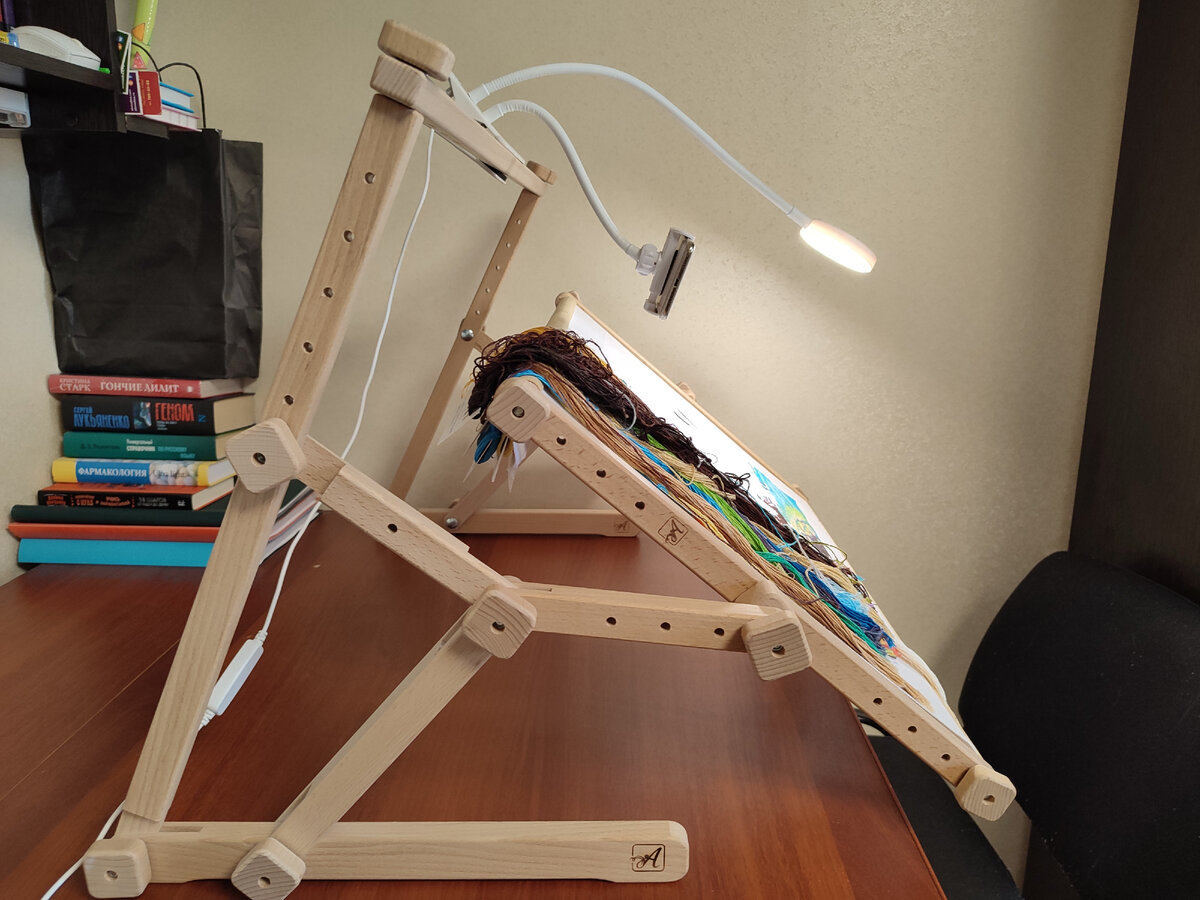 Полно отверстий для регулировки. Станок для вышивания Арабеска «Иволга»