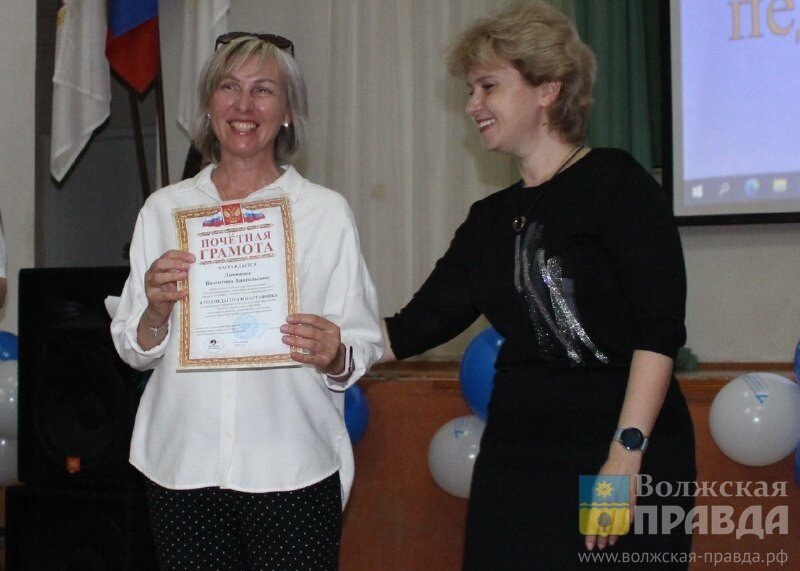 Волжский городской лицей. Школа 22 волжский учителя. Вакансия учитель волжский. Школа 22 волжский учителя. Школьники на перемене.