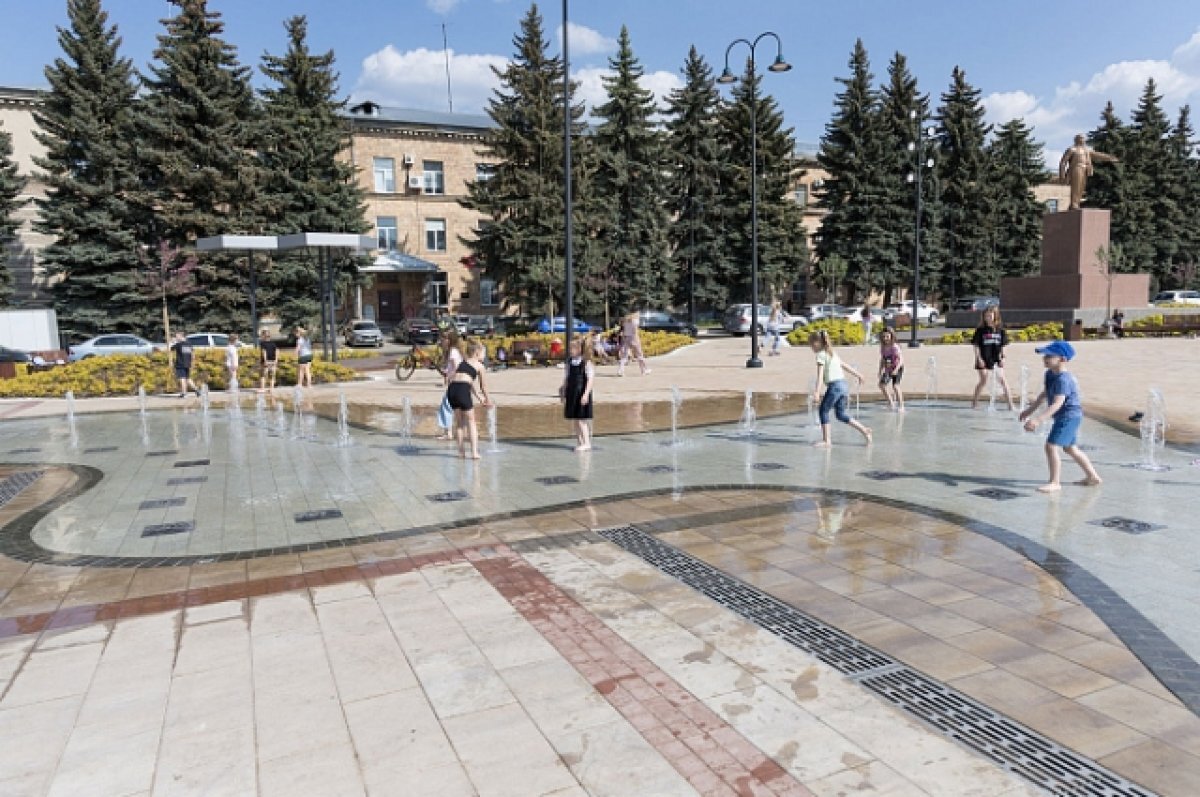    Алексей Дюмин осмотрел площадь Ленина в Щёкине после благоустройства