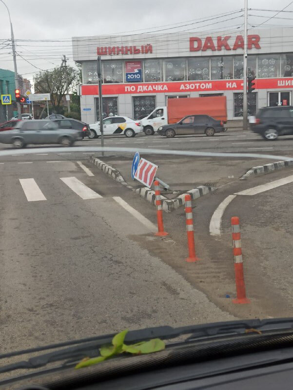 Было: дорожный знак на Передовой и Северной📷Стало: дорожный знак на Передовой и Северной