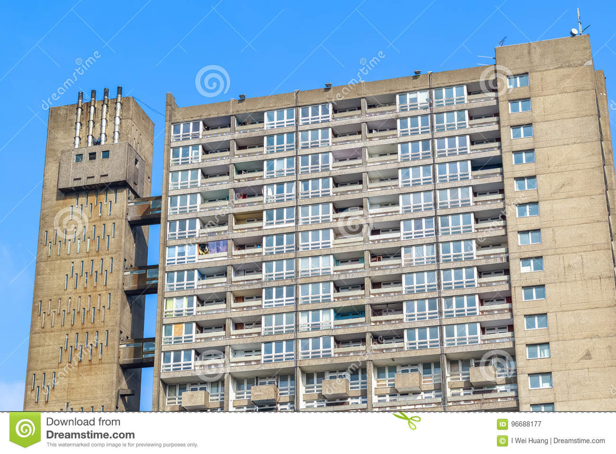Ветхий многоквартирный жилой дом, Balfron Tower, в Восточном Лондоне.