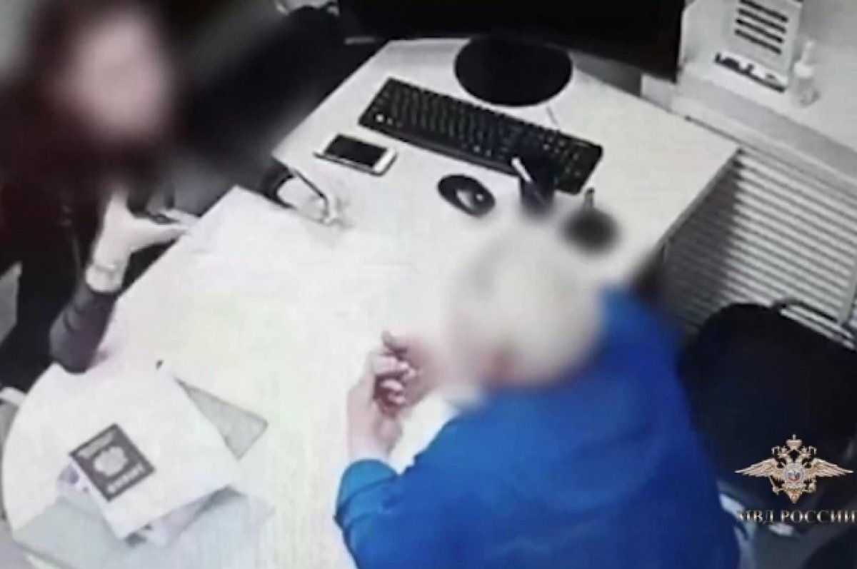    В Оренбуржье группировка лжеюристов обманывала пенсионеров и тяжело больных