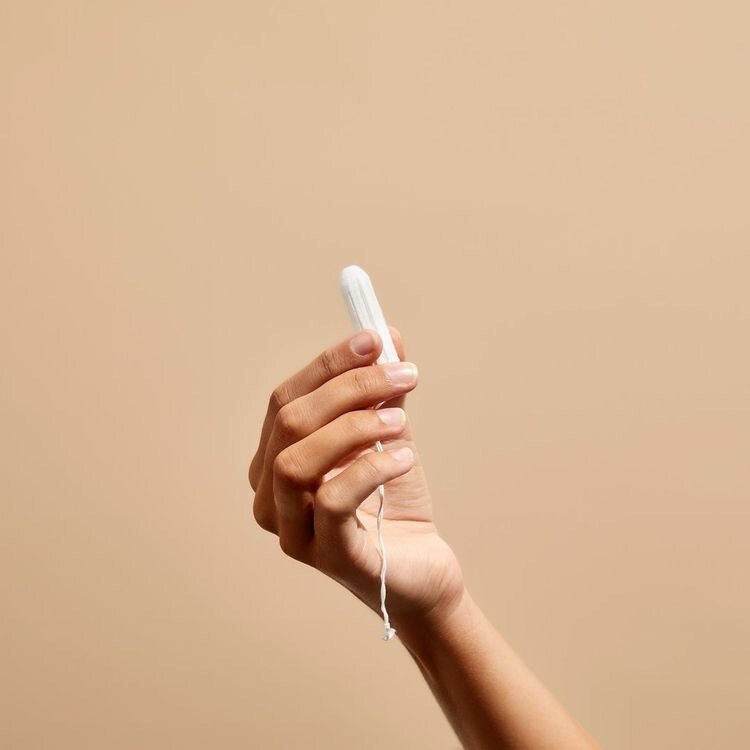 Мы поделимся несколькими советами по тампонам, а также 10-этапным процессом введения тампонов без аппликатора. 