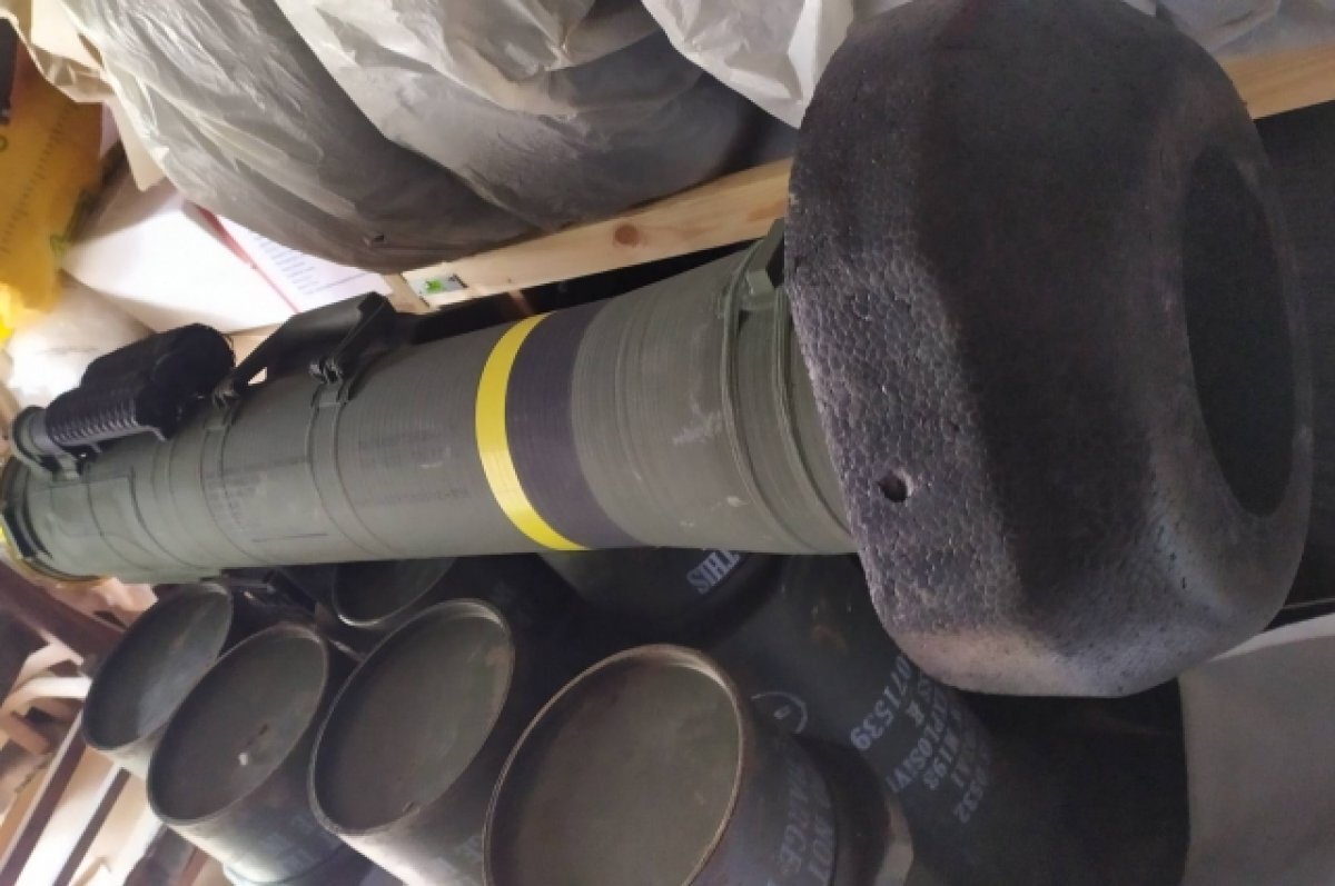    Стреляная труба (тубус) от ручного противотанкового ракетного комплекса Javelin.