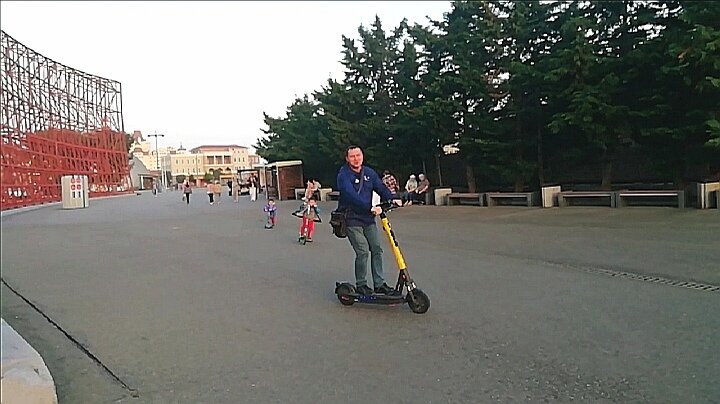 Катание на электросамокате по Олимпийскому парку