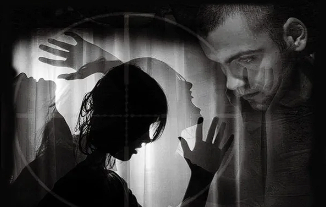 Муж умер 4 года назад, но всё ещё не отпускает меня