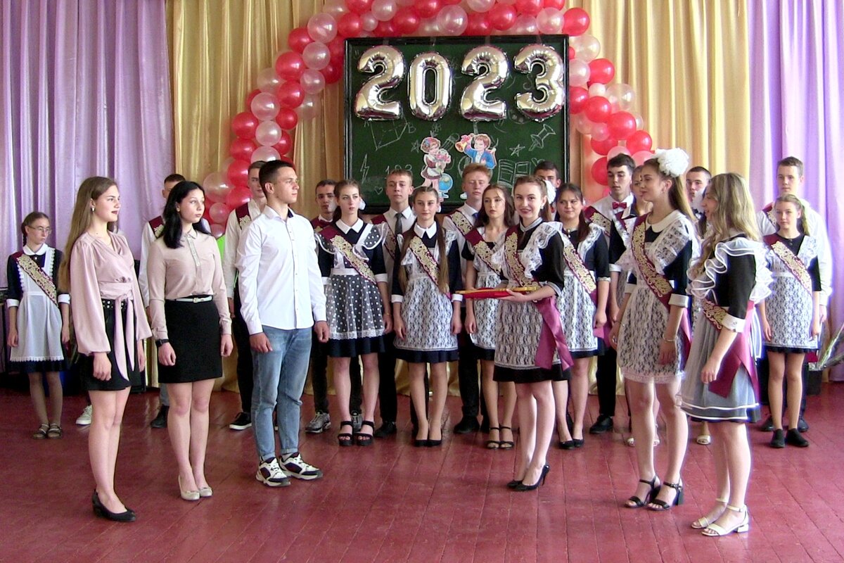 Праздник "Последний звонок 2023" в Петровской школе № 36 
