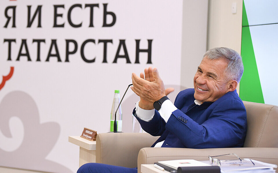 «Предприниматель — это человек, который всегда ищет, творит. Заверяю вас, что руководство республики всегда будет поддерживать ваши инициативы и идеи». Фото: rais.tatarstan.ru