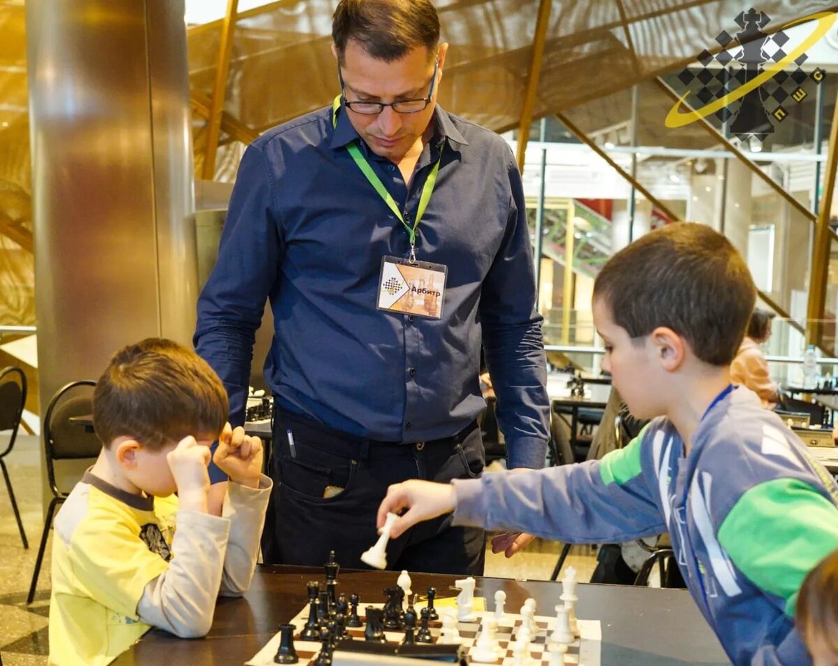 Лёша ставит мат сопернику и становится вице-чемпионом "Grand Baby Chess 2023"