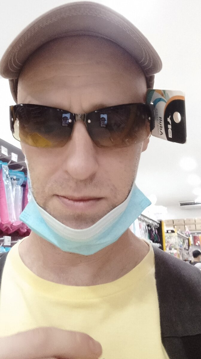 Это не жулик, это я, меряю очки. Надо же какое-то фото на аватар статьи поставить...