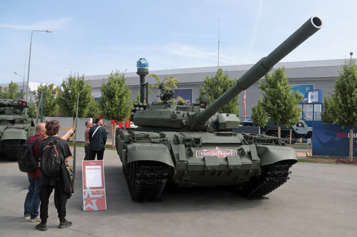    Танк Т-62М с МГОЭС (многоспектральная гиростабилизированная оптико-электронная система), представленный на международном военно-техническом форуме «Армия-2022» на территории конгрессно-выставочного центра «Патриот» в Московской области.