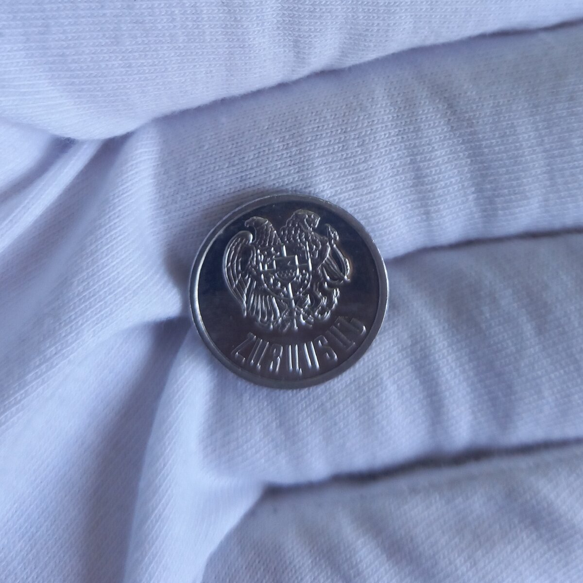 Аверс монеты 20 лум 1994 года.