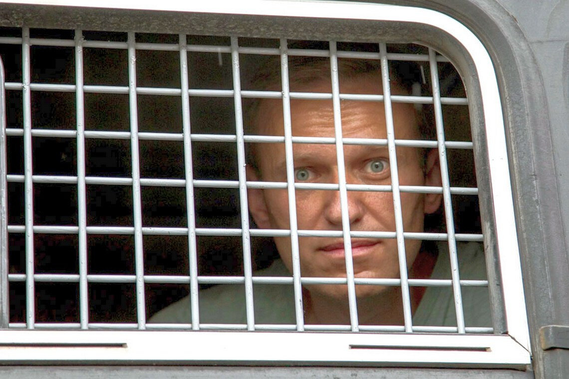 Иннокентий: А в тюрьме сейчас обед! Макароны дают!!!