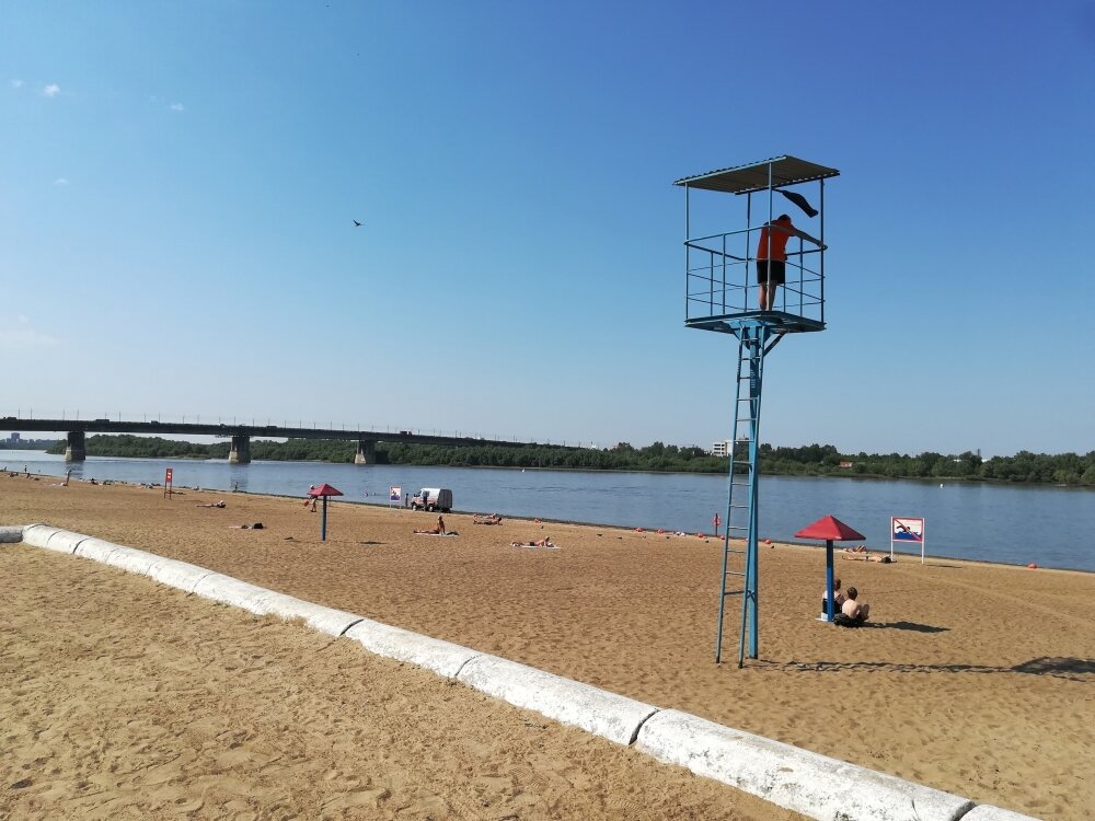    В городе уже работаю пять пляжей. Фото: Администрация Омска