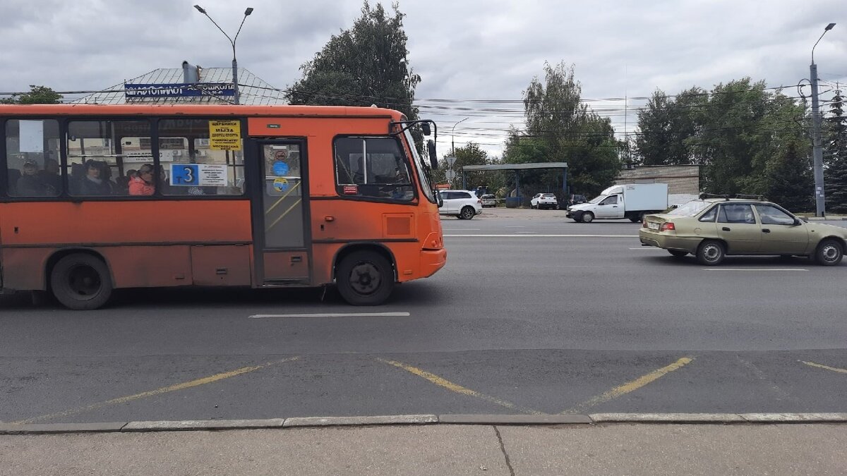     Водителей автобусов оштрафовали за разговоры по телефону в Нижнем Новгороде. Их коллеги попались на других нарушениях, за что тоже лишились денег. Информация появилась в группе ЦРТС.