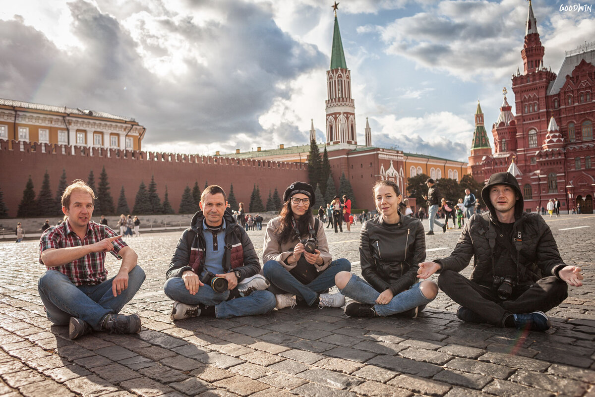 Фото на красной площади в москве девушек летом
