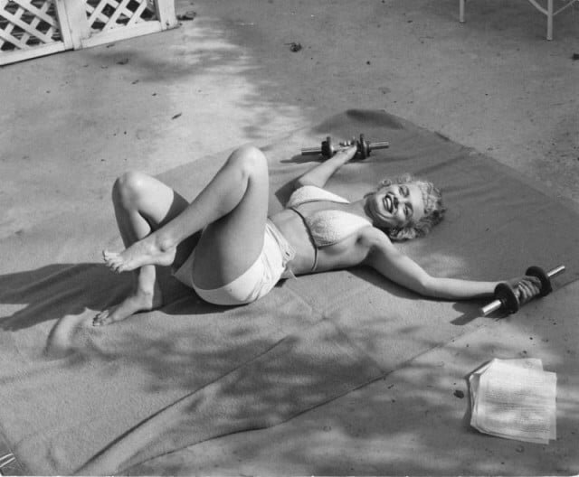 Фото Мэрилин Монро в спортзале | Диета и тренировки секс-символа Голливуда