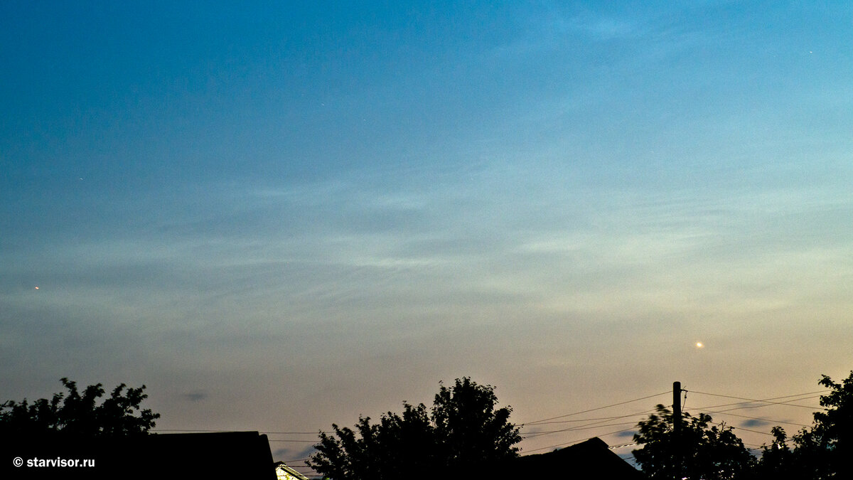 Серебристые облака в Свердловской области на 57-й широте 4 июня 2023 года, 00:14 по времени Екатеринбурга.