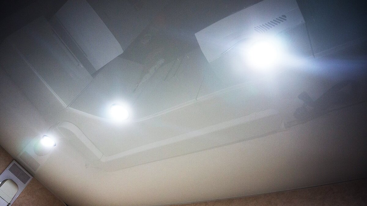     В одной из квартир дома по адресу Беловежская, 5, в Антипино с потолка отвалилась штукатурка.