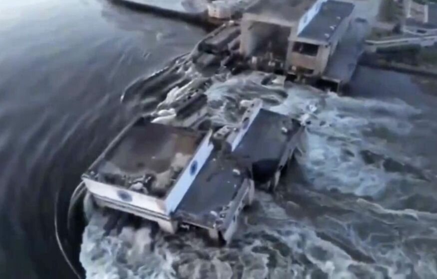    Введен режим ЧС. Каховская ГЭС полностью ушла под воду