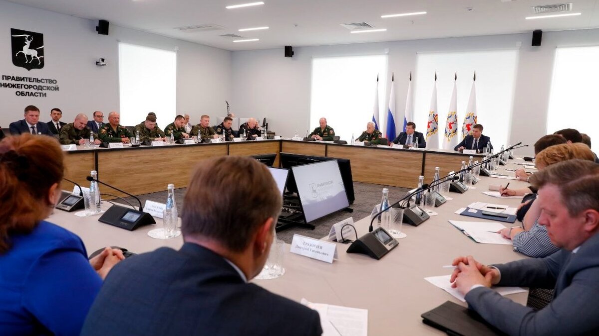     Губернатор Глеб Никитин доложил замминистра обороны Николаю Панкову о том, как в Нижегородской области проводится работа по отбору добровольцев на службу по контракту. Подробнее об этом рассказали в облправительстве.