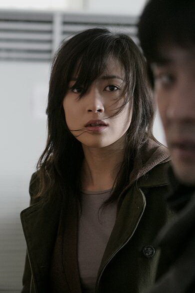 Красивая Хи Джин, красоту которой никто не видит. Потому что жизнь такая.