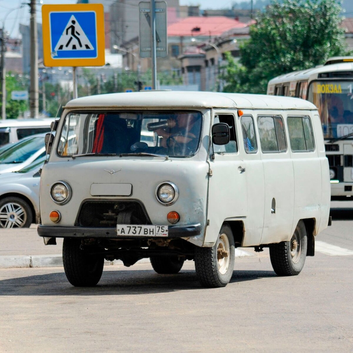Давайте говорить честно, хоть «Буханка» и не славится технологиями и внешним видом, этот автомобиль стал бестселлером на отечественном рынке