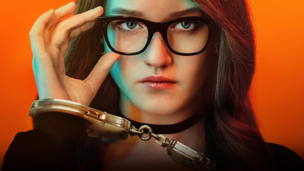 Постер сериала "Изобретая Анну"/ Netflix