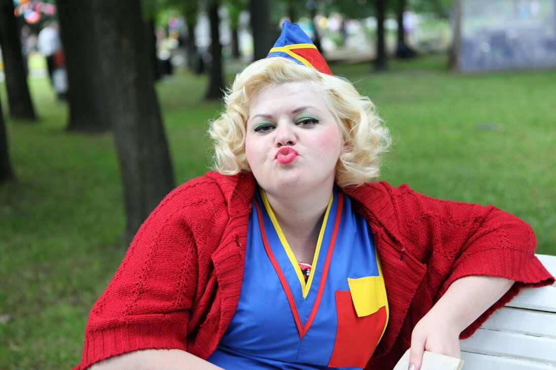 Тетка. Какая то тетенька. Злая тетка. Фотография тетка. Сварливая свекровь.