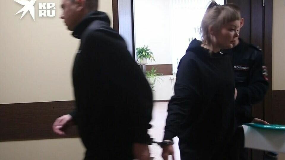     В Ачинске бывшая кассирша «Альфа-банка» заявила, что украла из кассы не все 23 миллиона рублей, а только часть. 11 апреля состоялось очередное заседание суда по делу Анны Григорьевой и ее мужа Дениса.