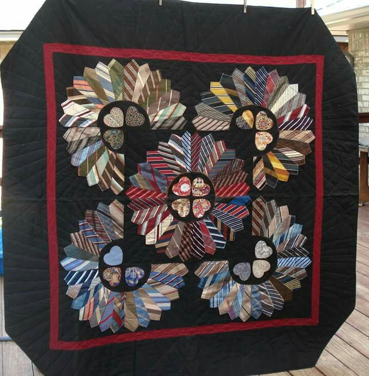 Я досчитала до 100 штук, и считать бросила, галстуков здесь намного больше, чем 100. Где, где столько взять???