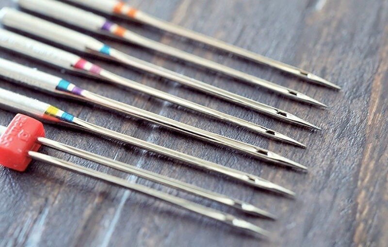 Иглы и нитки для швейных машин таблица. Выбор иглы. Толщина иголки для шитья. Классификация игл для промышленных швейных машин dp 17. Маркировка заточки иглы для швейных машин.