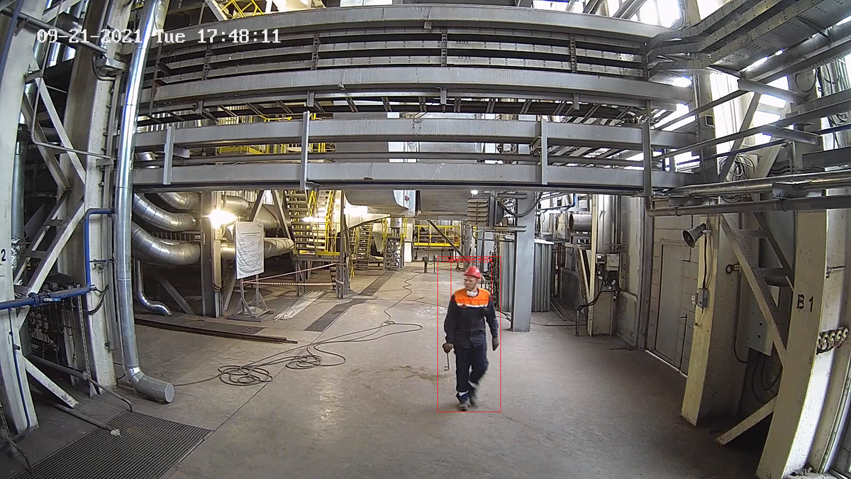 «Машинное зрение» помогает определить соблюдение нормативов по использованию спецодежды, СИЗ, контролирует опасные зоны на производстве