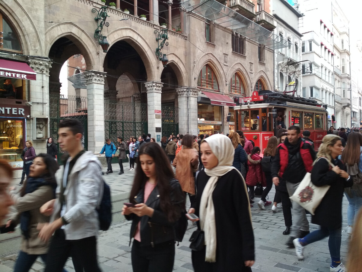 Улица Истикляль в Стамбуле