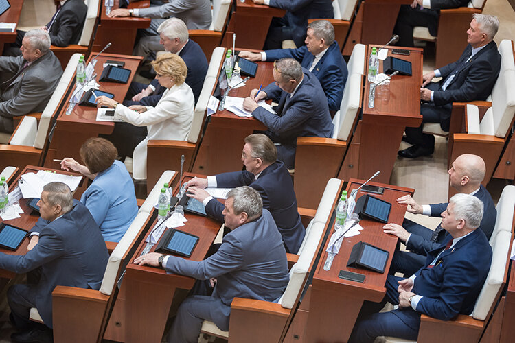    Главный вопрос сегодняшней сессии «всплыл» за сутки до заседания Фото: Сергей Елагин