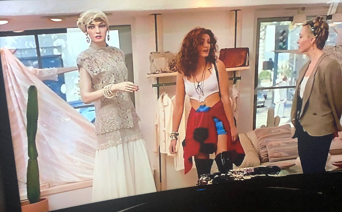 В левом углу молочай (фото экрана)