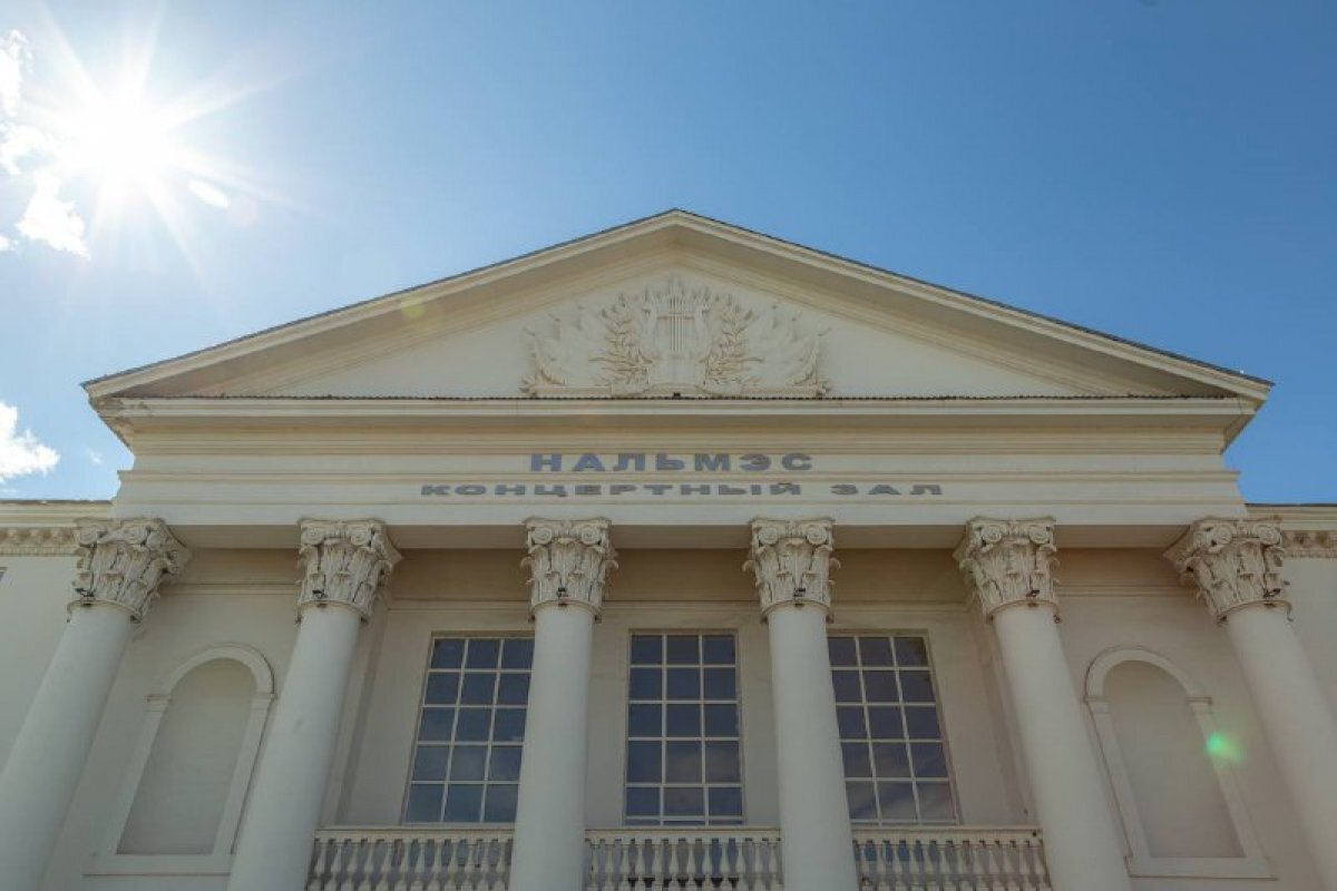    Начался масштабный капитальный ремонт концертного зала «Нальмэс» в Майкопе