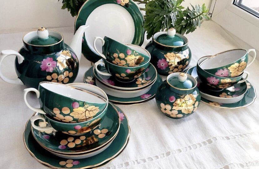 Фарфоровый чайный сервиз «Золотой виноград» Дулево 1987г.