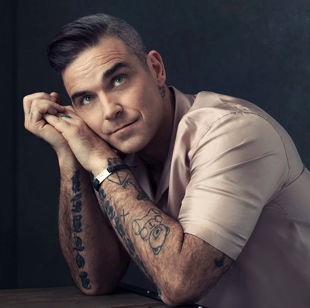 Робби уильямс фил. Робби Уильямс. Robbie Williams XXV. Robbie Williams 2023. Робби Уильямс 2000х.
