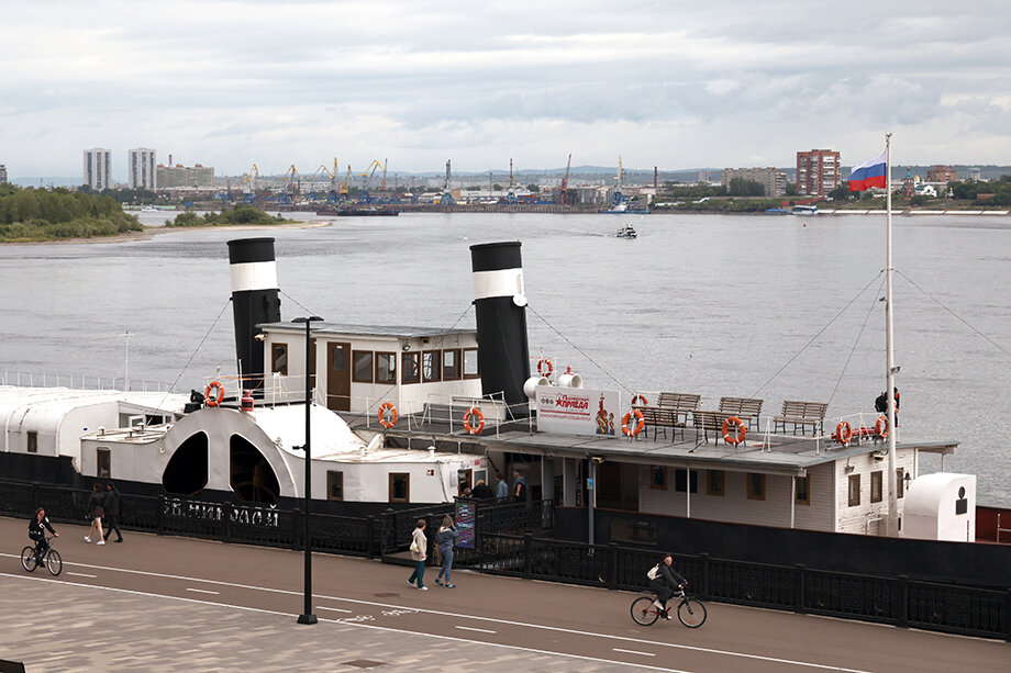 Уровень воды в черте Красноярска должен подняться на 70 сантиметров. Фото: Антон Новодережкин/ТАСС