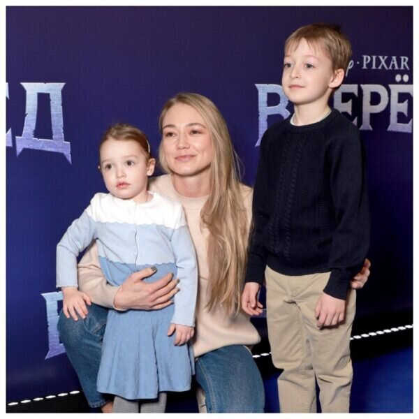 Оксана Акиньшина с детьми. Фото eva.ru  📷
