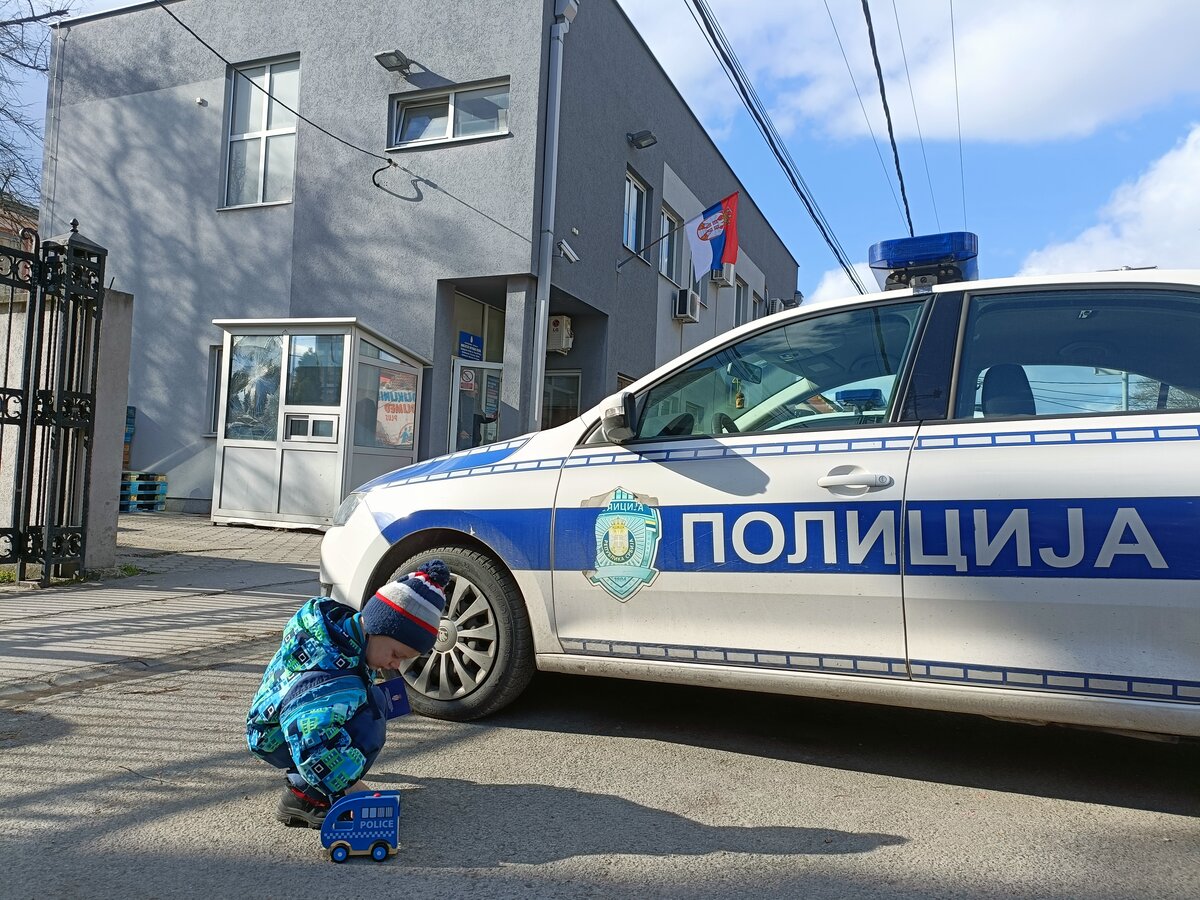 Отделение полиции В Батайнице. В полиции оформляют Белый Картон. 